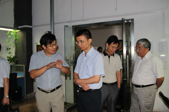20150901省人大常委會(huì)副主任張衛(wèi)國蒞臨科技園指導(dǎo)工作2.jpg